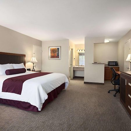 Ramada By Wyndham Sunnyvale/Silicon Valley מראה חיצוני תמונה