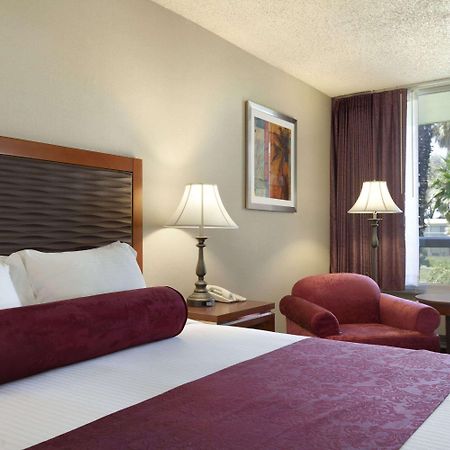 Ramada By Wyndham Sunnyvale/Silicon Valley מראה חיצוני תמונה