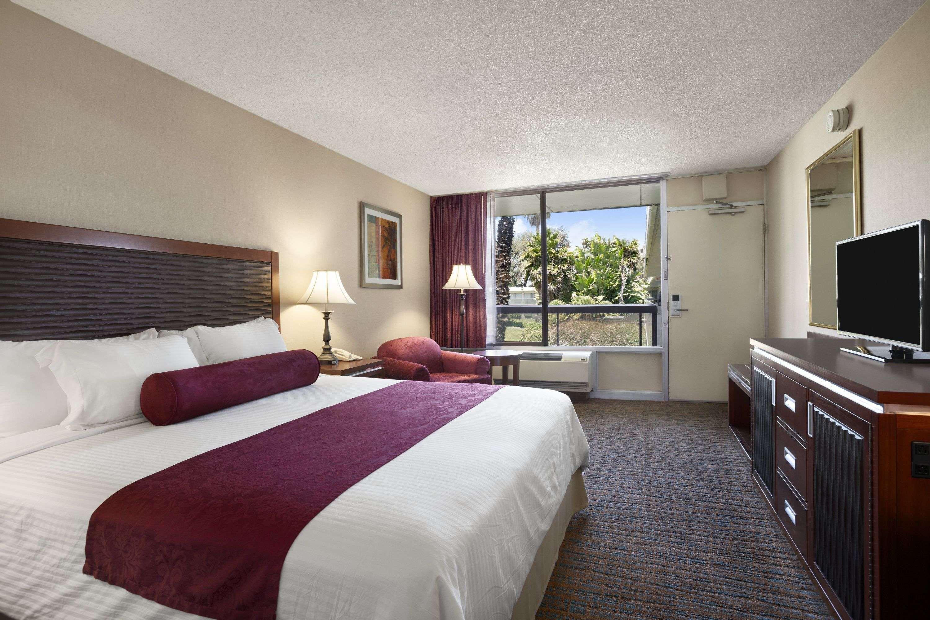 Ramada By Wyndham Sunnyvale/Silicon Valley מראה חיצוני תמונה