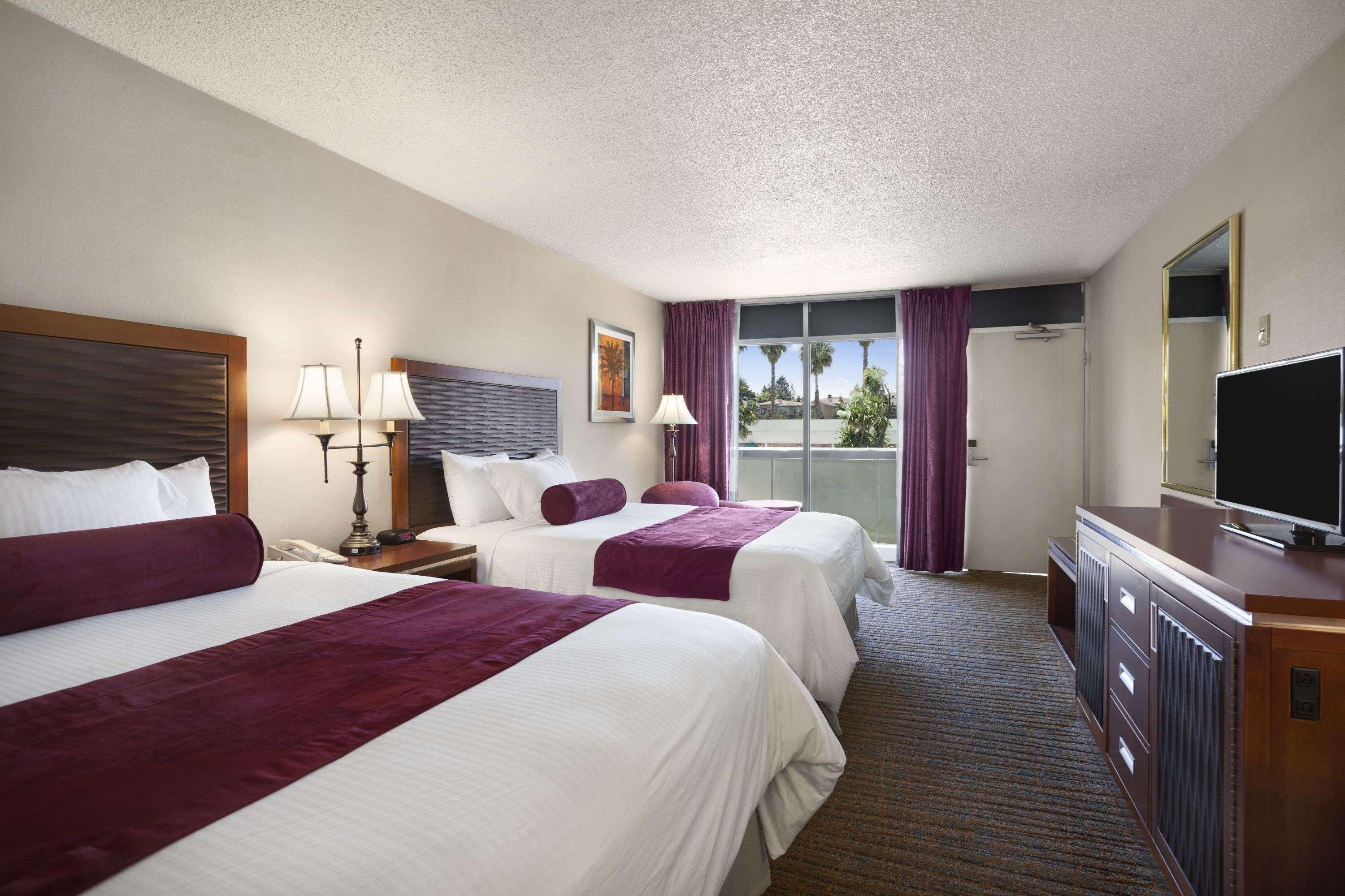 Ramada By Wyndham Sunnyvale/Silicon Valley מראה חיצוני תמונה