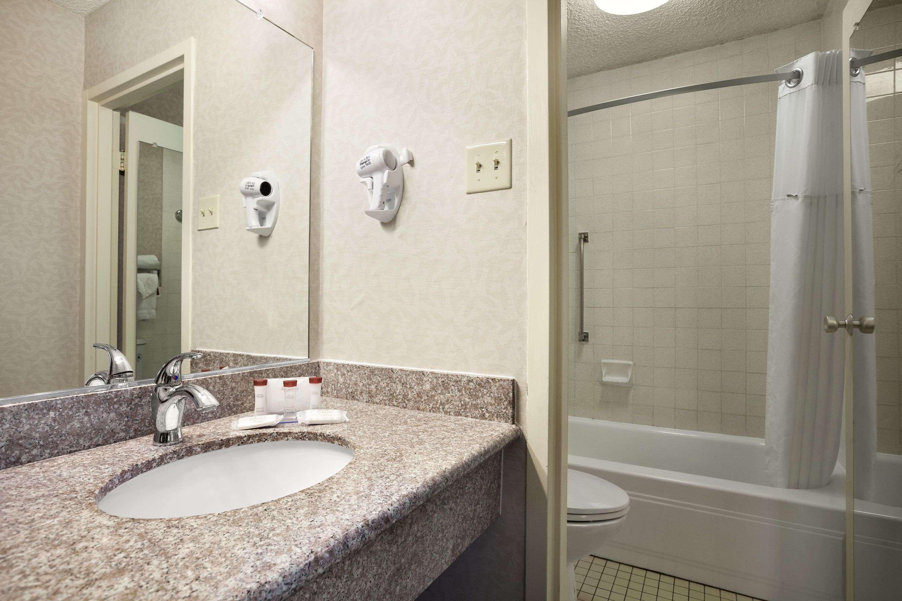 Ramada By Wyndham Sunnyvale/Silicon Valley מראה חיצוני תמונה