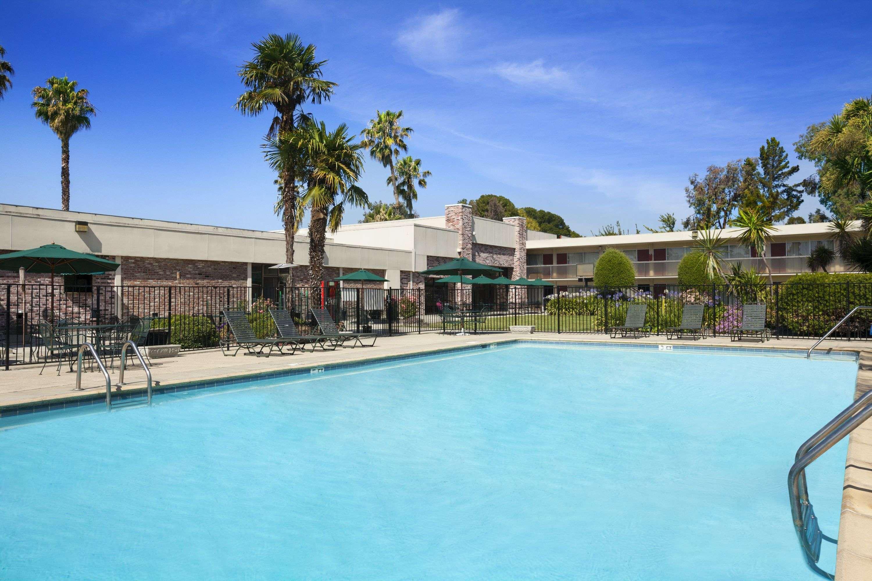 Ramada By Wyndham Sunnyvale/Silicon Valley מראה חיצוני תמונה