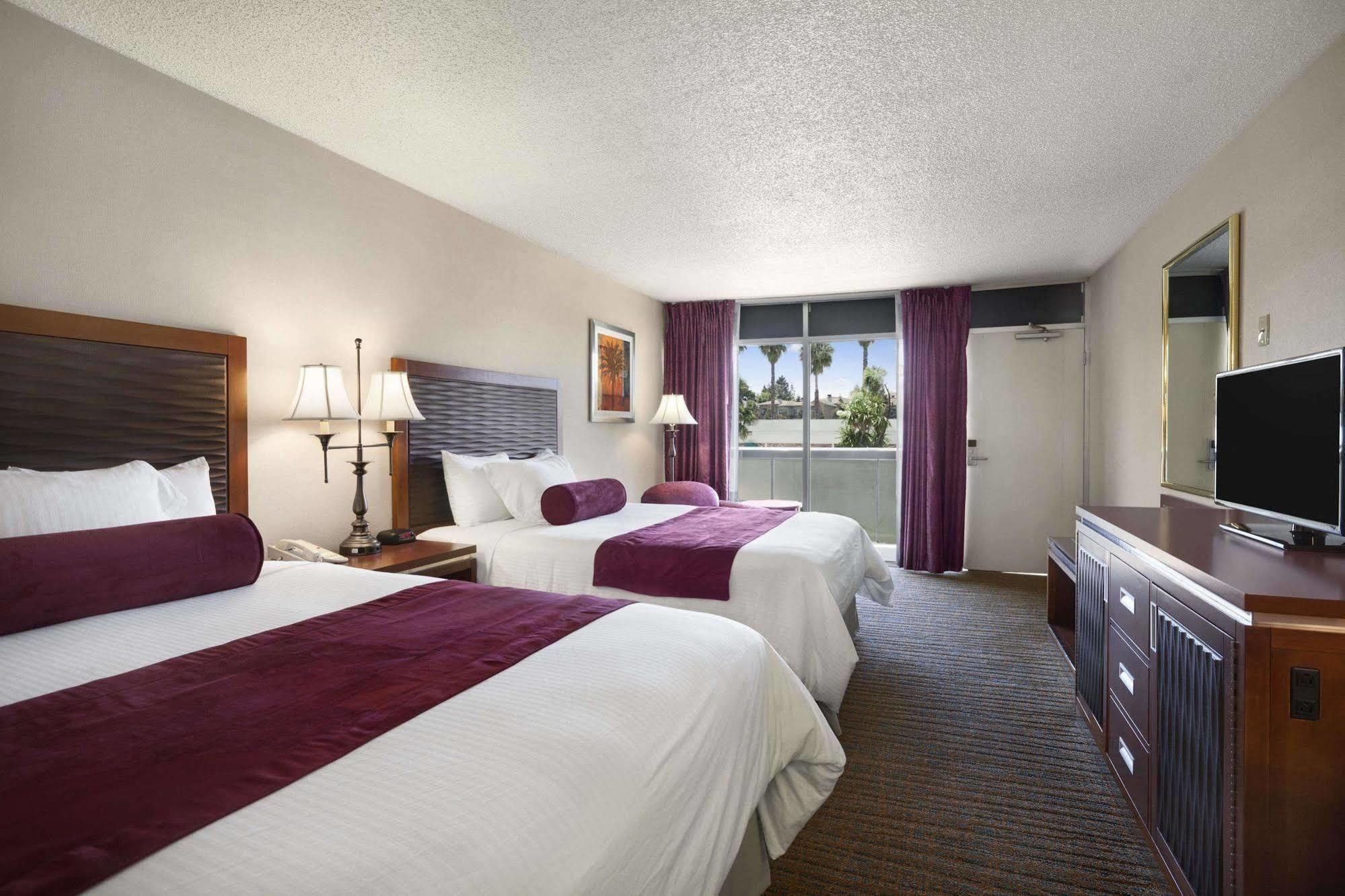 Ramada By Wyndham Sunnyvale/Silicon Valley מראה חיצוני תמונה